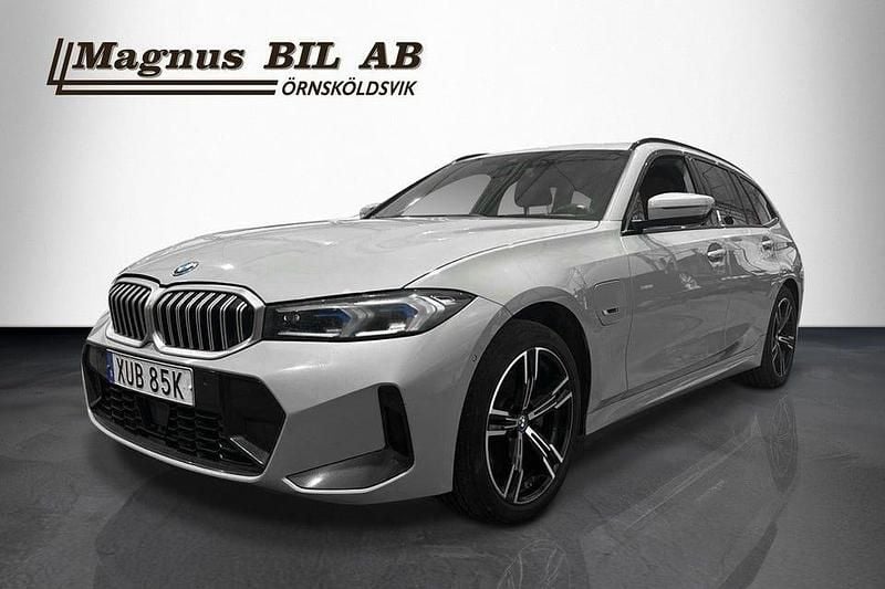 Grå Begagnad 2023 BMW 330 M Sport Kombi | 389 900 kr - Bild 1/4