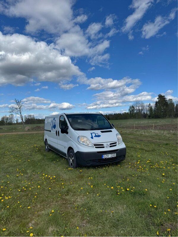 Vit Begagnad 2010 Nissan Primastar Minibuss | 55 000 kr (Dyr) - Bild 1/4
