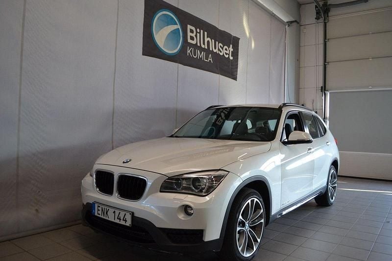 Vit Begagnad 2015 BMW X1 Sport Line SUV | 169 000 kr (Bra pris) - Bild 1/4
