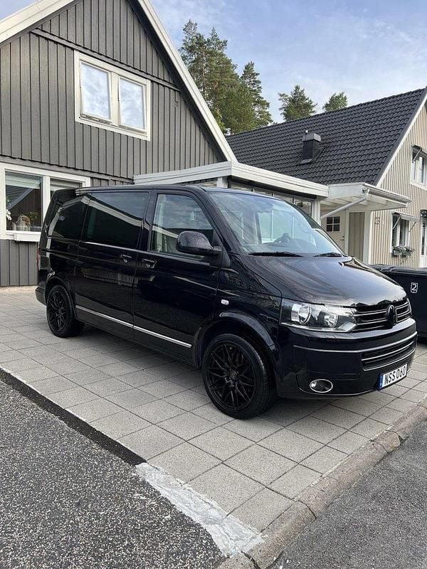 Svart Begagnad 2011 VW Multivan Highline Minibuss | 200 000 kr - Bild 1/4