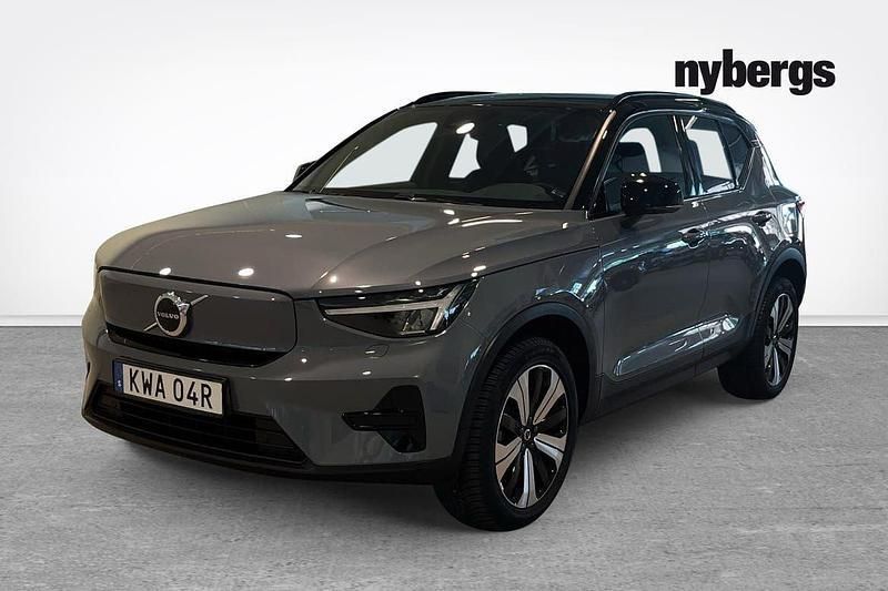 Grå Begagnad 2023 Volvo XC40 Core SUV | 359 000 kr - Bild 1/4