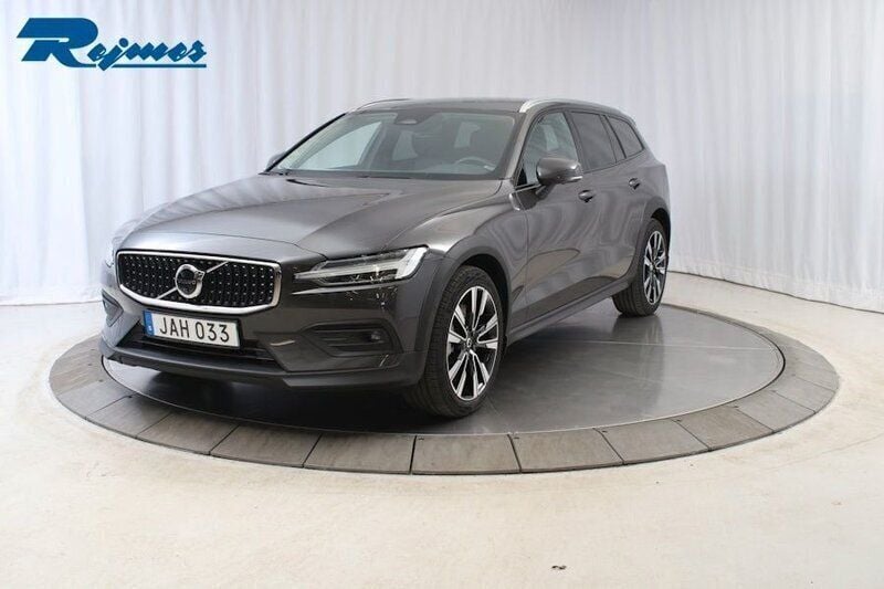 Grå Begagnad 2024 Volvo V60 CC Plus Kombi | 448 900 kr (Marknadspris) - Bild 1/4