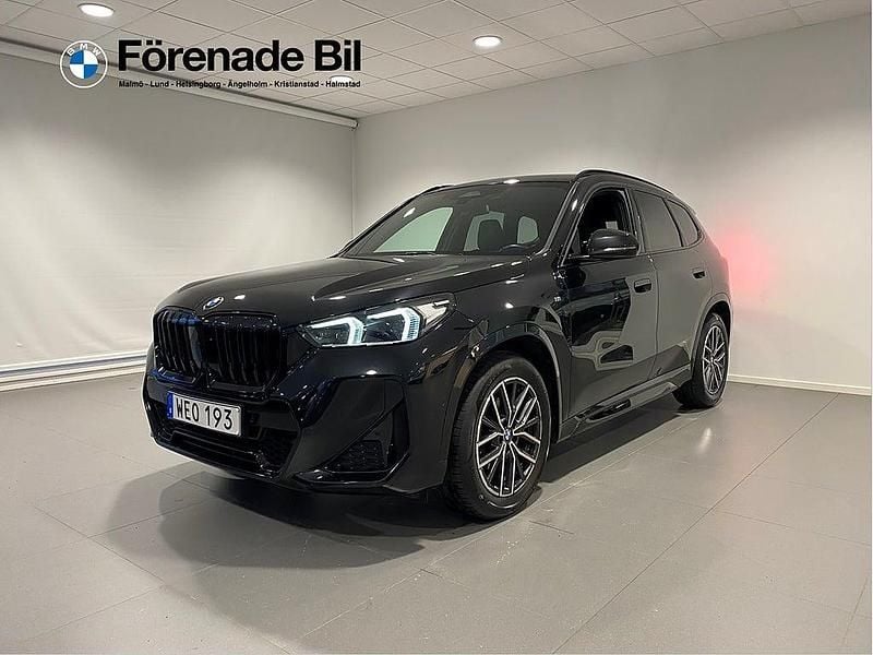Svart Begagnad 2022 BMW X1 M Sport SUV | 369 000 kr (Marknadspris) - Bild 1/4