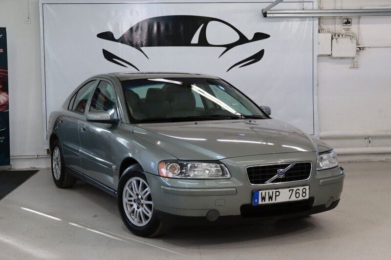 Ljusgrön (grön) Begagnad 2006 Volvo S60 Kinetic Sedan | 54 900 kr (Marknadspris) - Bild 1/4