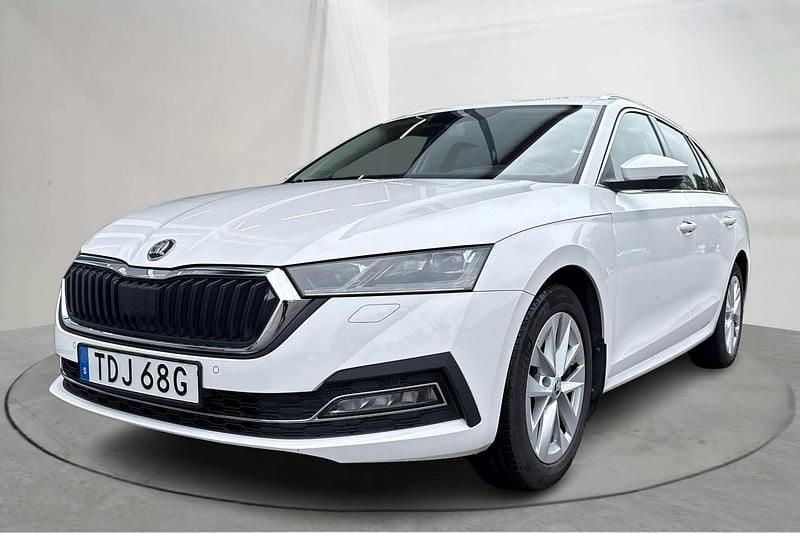 Vit Begagnad 2022 Skoda Octavia | 220 000 kr - Bild 1/4