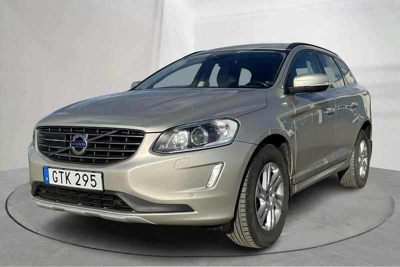 Ljusbrun Begagnad 2017 Volvo XC60 Momentum SUV | 229 500 kr (Bra pris) - Bild 1/4