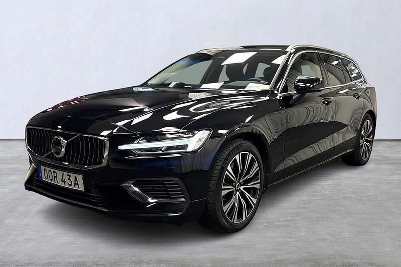 Svart Begagnad 2023 Volvo V60 Core Kombi | 409 900 kr (Marknadspris) - Bild 1/4