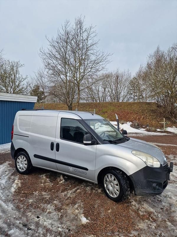Begagnad Opel Combo S 90 HK (66 kW) 2012 Minibuss