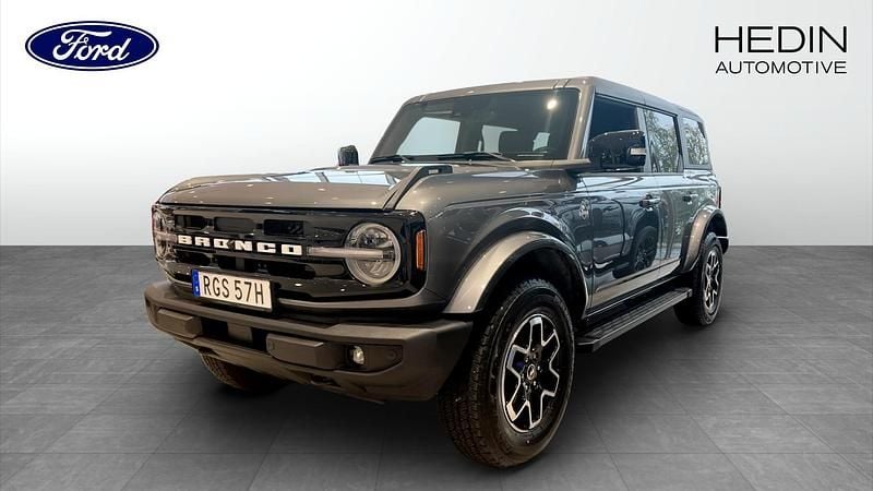 Grå (grey) Begagnad 2024 Ford Bronco Outer Banks SUV | 766 000 kr - Bild 1/4