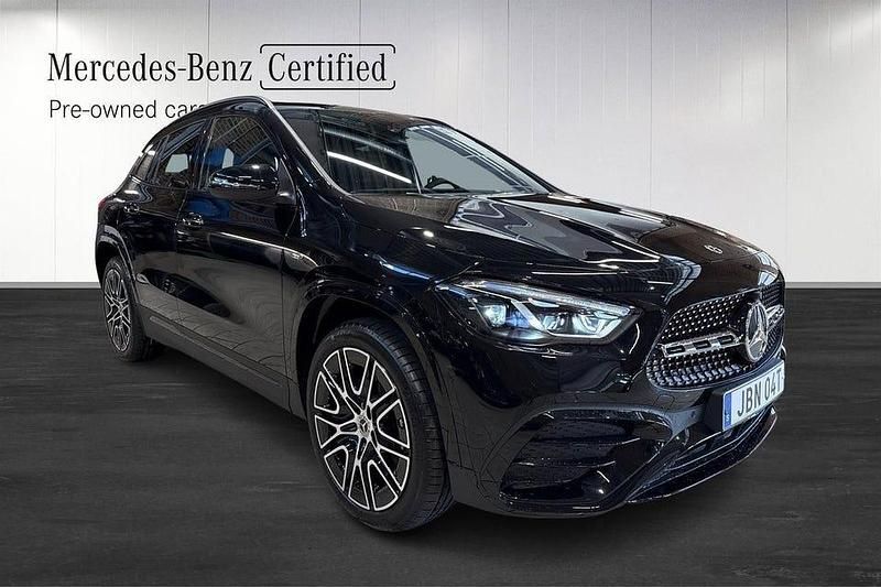 Begagnad Mercedes GLA250 Advanced Plus 163 HK (119 kW) 2025 Svart SUV