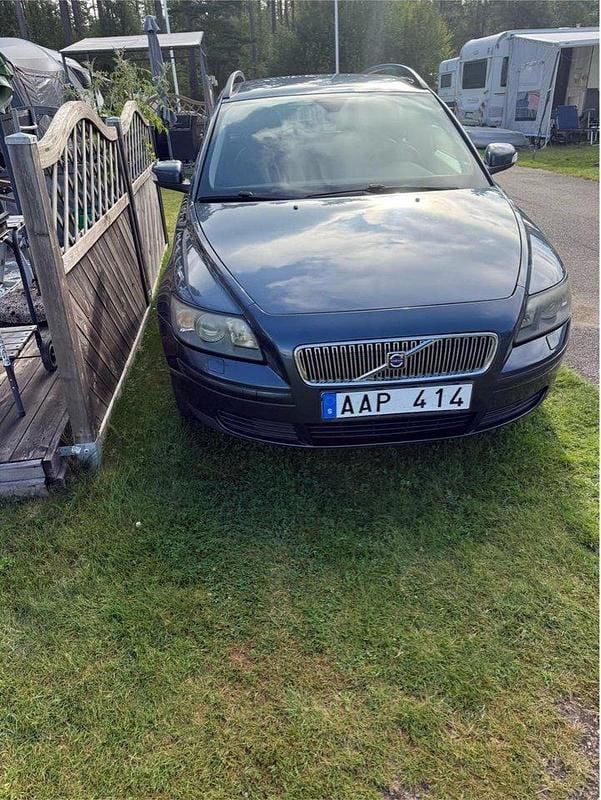 Blå Begagnad 2007 Volvo V50 Kinetic Kombi | 23 000 kr (Superpris) - Bild 1/4