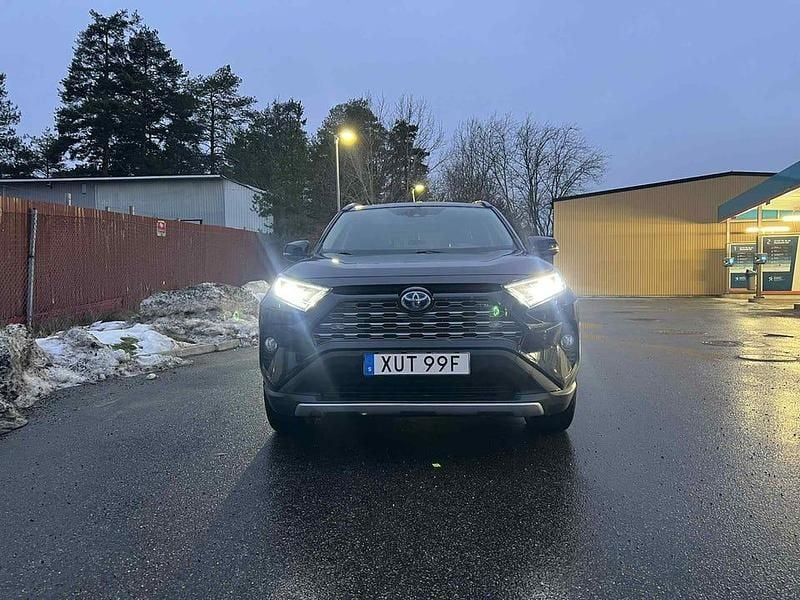 Begagnad Toyota RAV4 Hybrid 222 HK (163 kW) 2021 Svart SUV