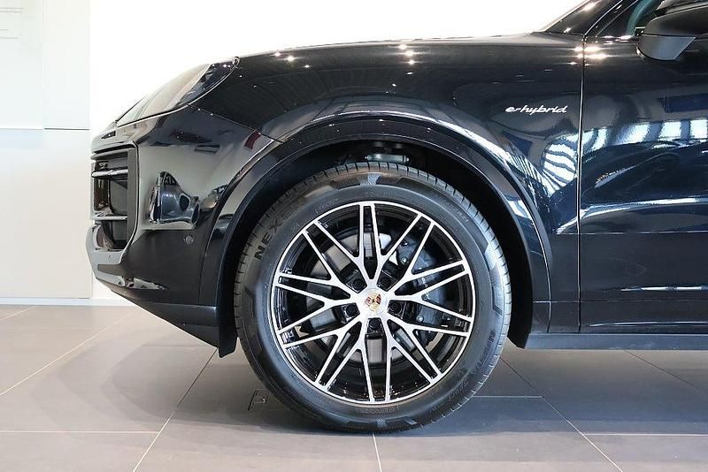 Begagnad Porsche Cayenne 305 HK (224 kW) 2025 Svart SUV