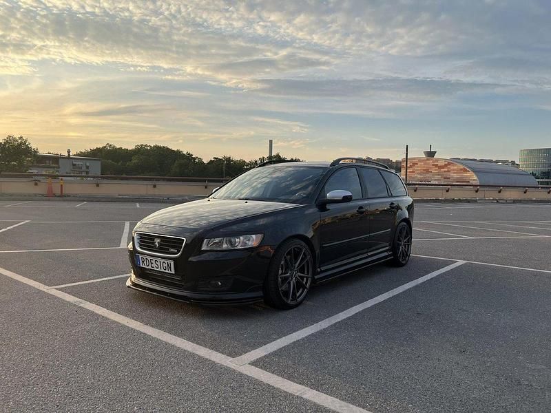 Svart Begagnad 2009 Volvo V50 R-Design Kombi | 64 000 kr - Bild 1/4