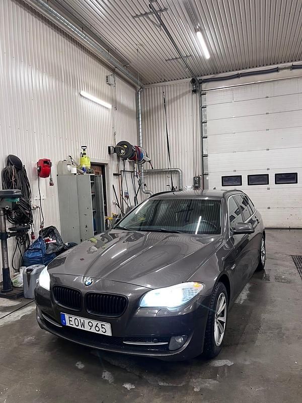 Begagnad 2011 BMW 520 Kombi | 78 000 kr (Marknadspris) - Bild 1/4