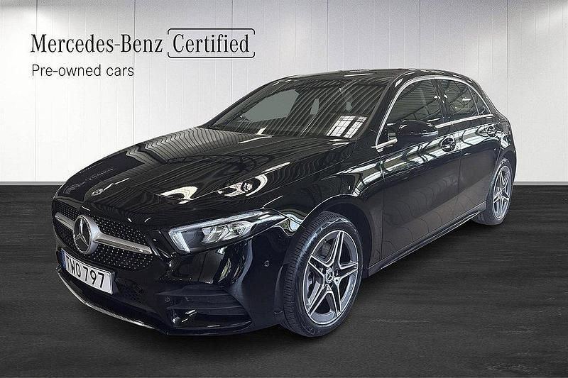 Svart Begagnad 2022 Mercedes A250 AMG Halvkombi | 349 000 kr (Marknadspris) - Bild 1/4