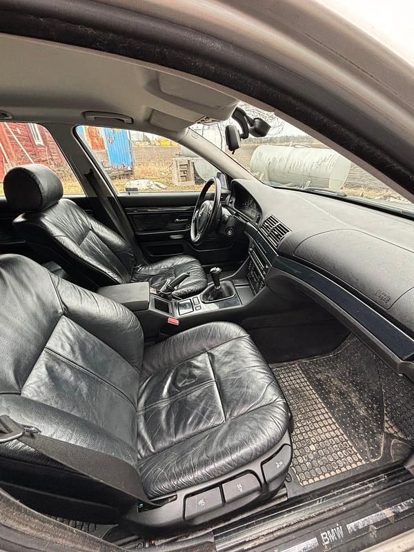 Begagnad BMW 523 170 HK (125 kW) 1999 Kombi