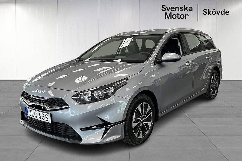 Grå Ny 2025 Kia Ceed Sportswagon 2 Kombi | 269 200 kr (Dyr) - Bild 1/4