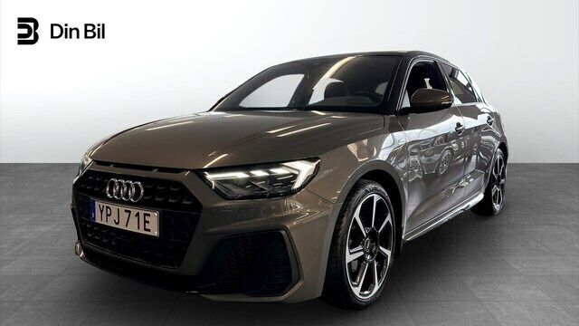 Grå Begagnad 2022 Audi A1 Sportback S-Line Halvkombi | 249 900 kr (Lite dyr) - Bild 1/4