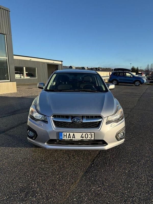 Ice silver Begagnad 2013 Subaru Impreza Sport Kombi | 119 000 kr (Lite dyr) - Bild 1/4