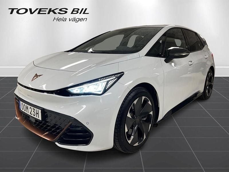 Vit (glacial white metallic) Begagnad 2025 Cupra Born e-Boost Halvkombi | 319 900 kr (Marknadspris) - Bild 1/4