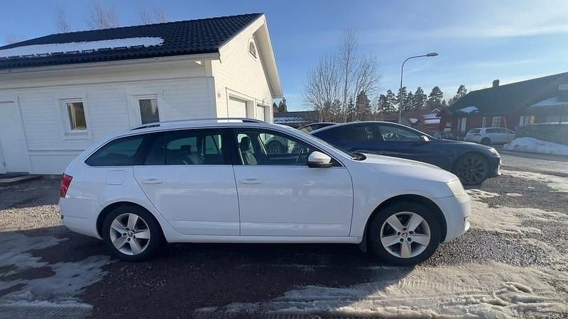 Begagnad Skoda Octavia 150 HK (110 kW) 2014 Halvkombi