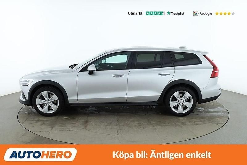 Begagnad Volvo V60 CC Momentum 192 HK (141 kW) 2019 Silver Kombi