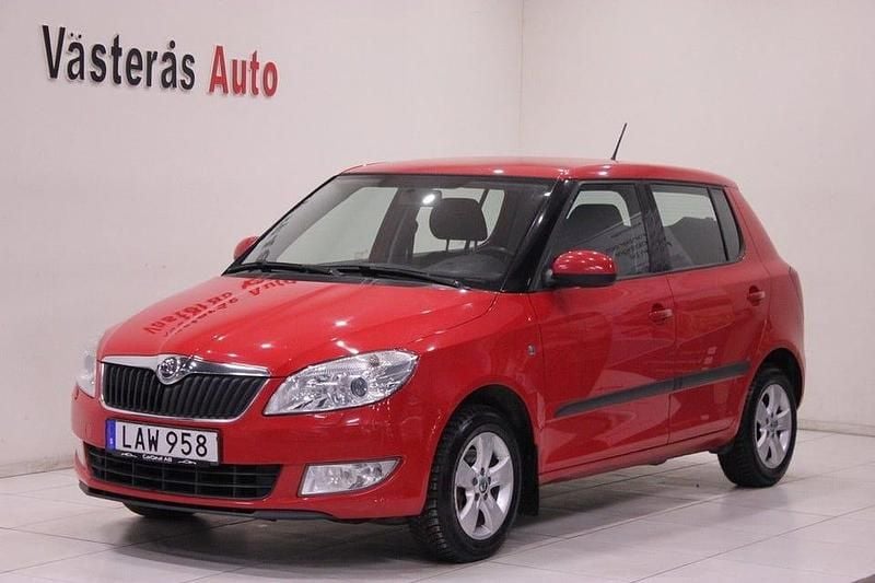 Begagnad Skoda Fabia Elegance 86 HK (63 kW) 2013 Röd Halvkombi