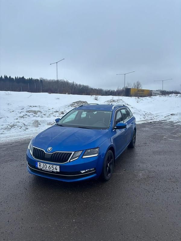 Begagnad 2018 Skoda Octavia Kombi | 135 000 kr (Marknadspris) - Bild 1/4