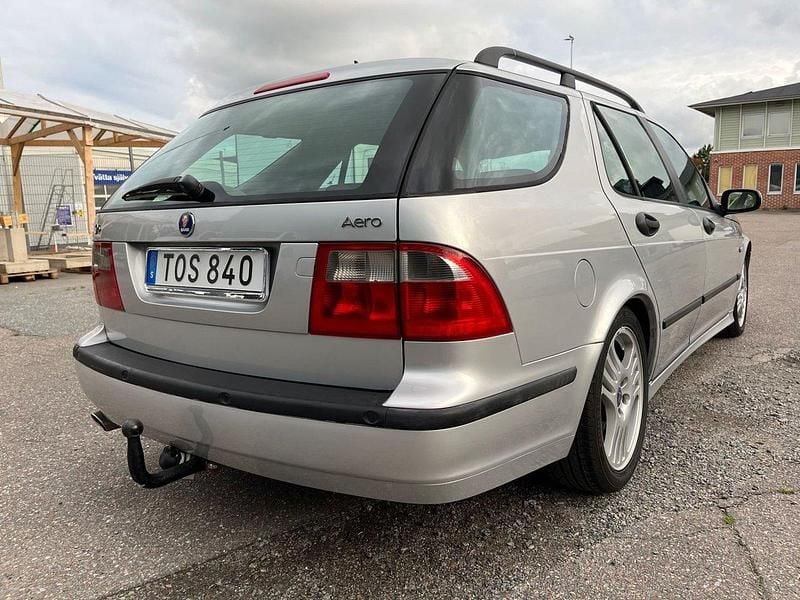 Begagnad Saab 9-5 Aero 250 HK (183 kW) 2003 Ljusgrå (silver metallic) Kombi
