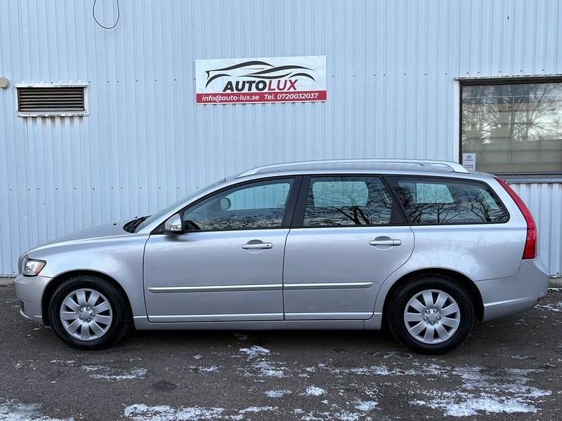 Begagnad Volvo V50 Momentum 116 HK (85 kW) 2012 Grå Kombi