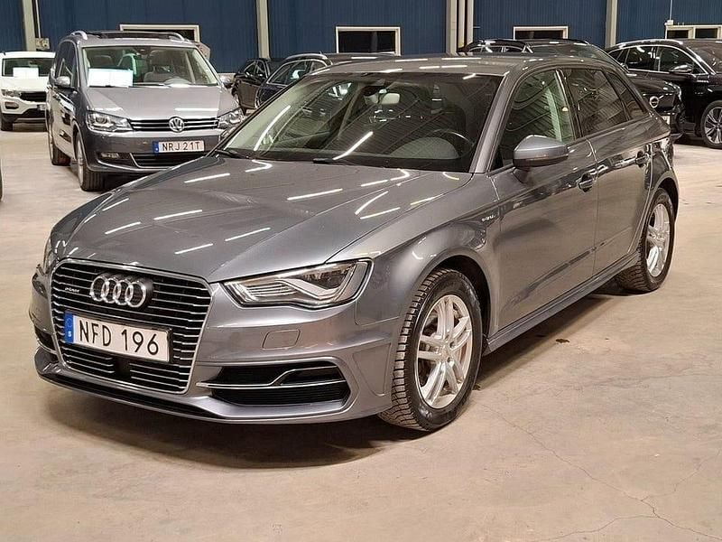 Begagnad Audi A3 Attraction 204 HK (150 kW) 2016 Grå