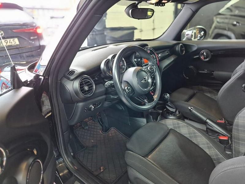 Begagnad Mini Cooper 136 HK (100 kW) 2015 Safirsvart metallic Halvkombi