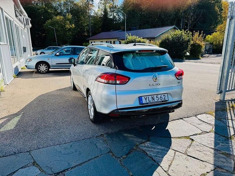 Begagnad Renault Clio IV Intens 90 HK (66 kW) 2017 Silver Kombi