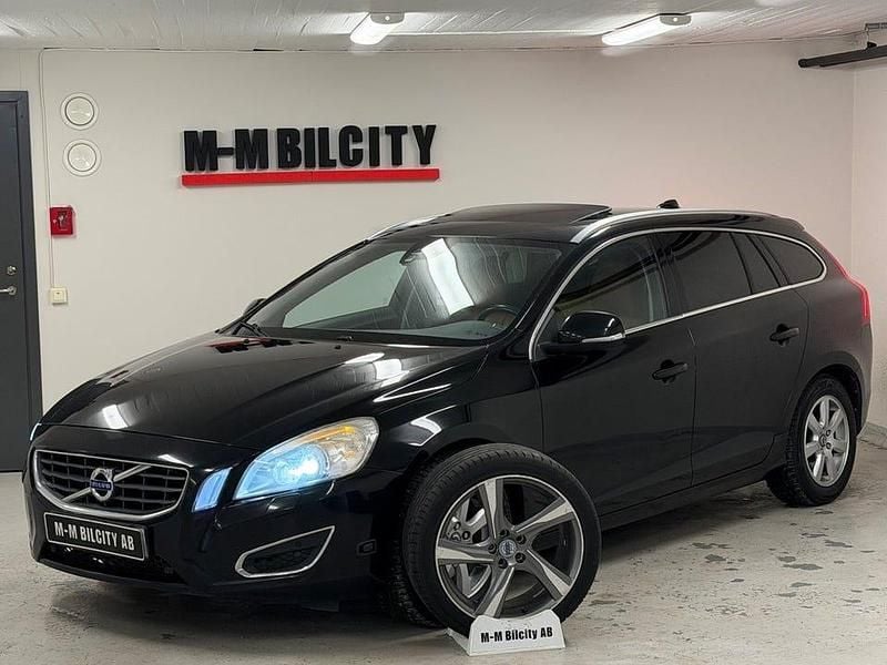 Begagnad Volvo V60 Summum 180 HK (132 kW) 2012 Svart Kombi