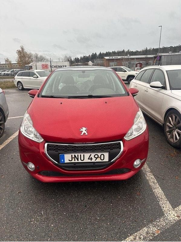 Röd Begagnad 2014 Peugeot 208 Halvkombi | 57 000 kr (Marknadspris) - Bild 1/4