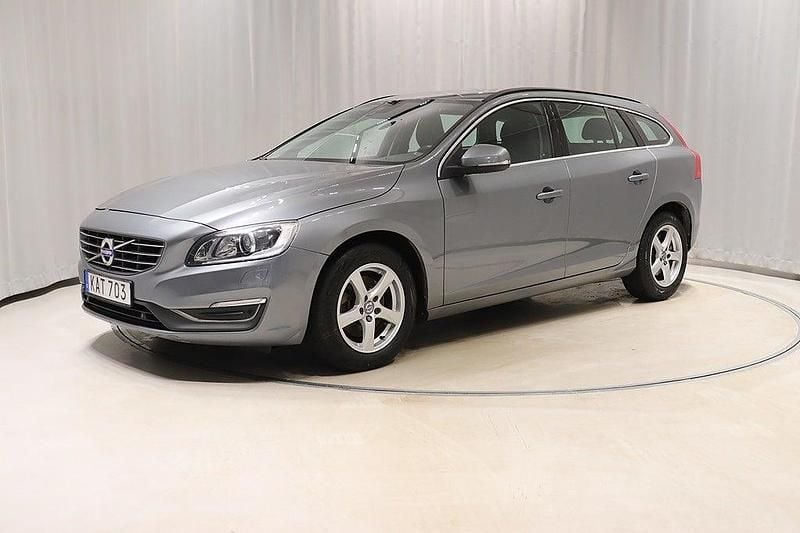 Grå Begagnad 2016 Volvo V60 Momentum Kombi | 128 900 kr (Bra pris) - Bild 1/4