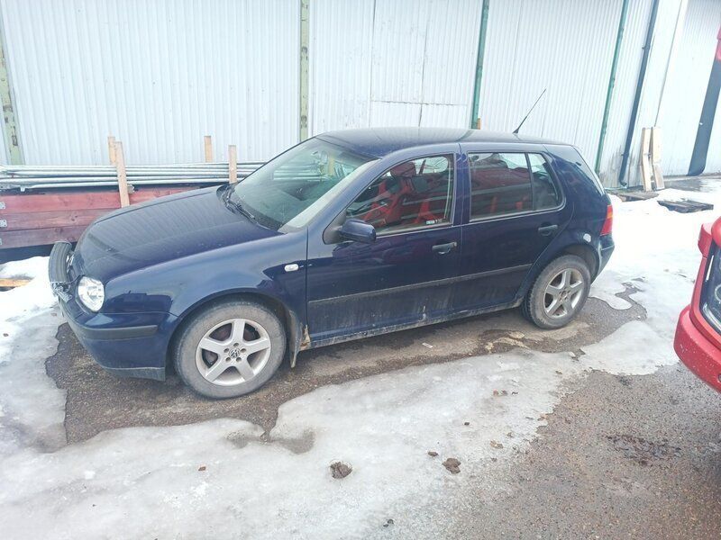 Blå Begagnad 2003 VW Golf IV Halvkombi | 5 000 kr (Superpris) - Bild 1/2