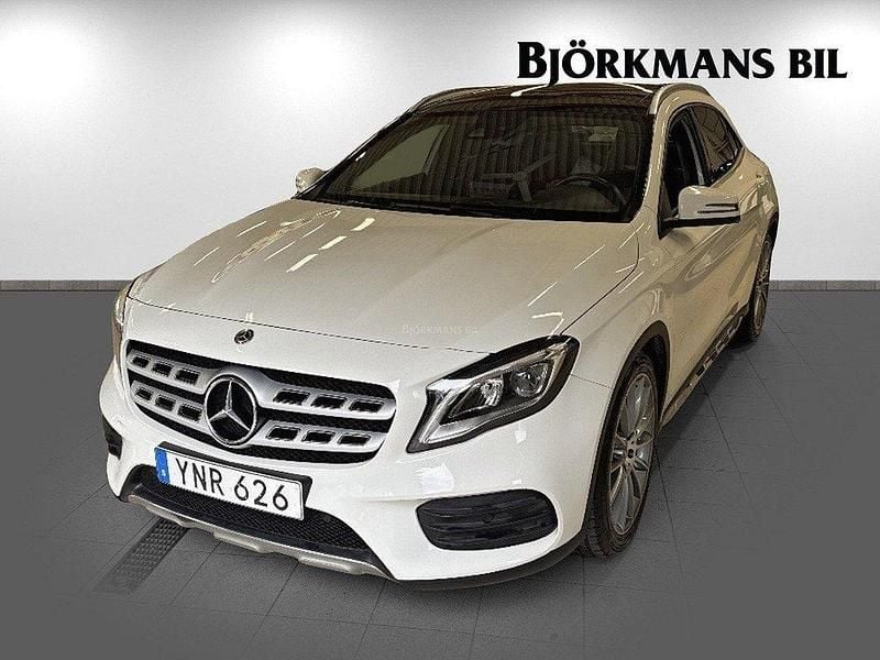 Vit Begagnad 2017 Mercedes GLA200 SUV | 229 000 kr (Lite dyr) - Bild 1/4