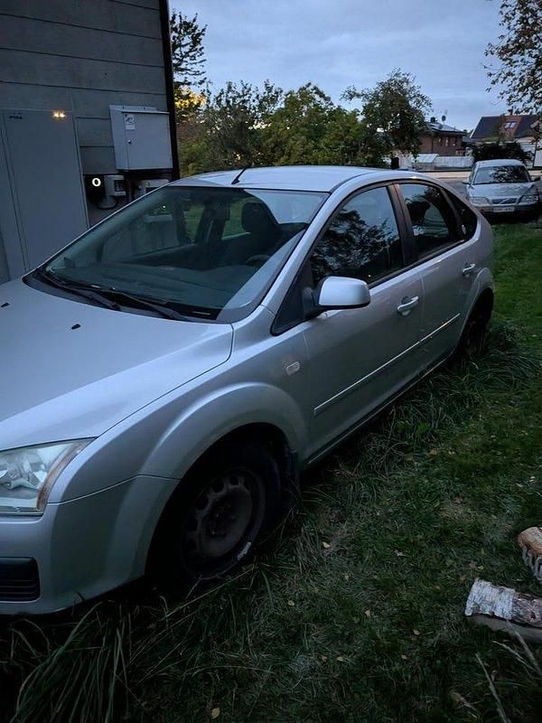 Begagnad 2008 Ford Focus Halvkombi | 6 000 kr - Bild 1/4