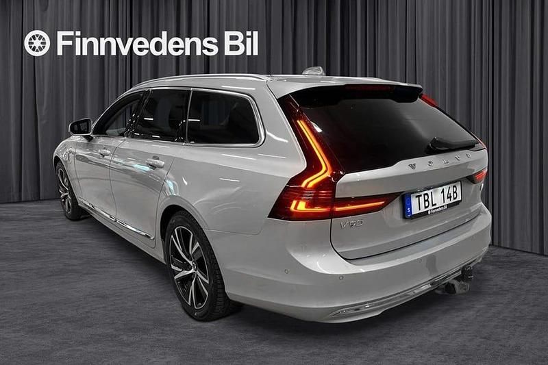 Begagnad Volvo V90 Core 355 HK (261 kW) 2024 Silver Kombi