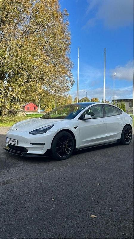 Vit Begagnad 2019 Tesla Model 3 Long Range AWD Sedan | 185 000 kr (Marknadspris) - Bild 1/4