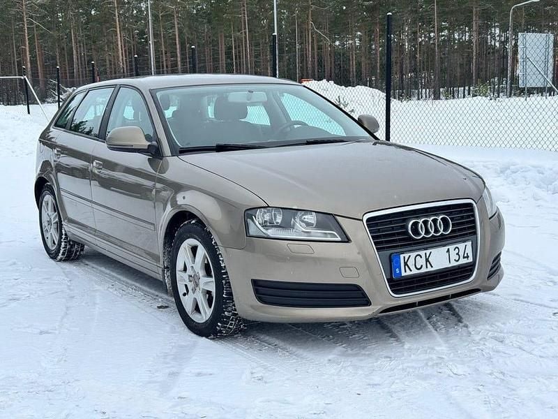 Brun Begagnad 2010 Audi A3 Attraction | 59 900 kr (Marknadspris) - Bild 1/4
