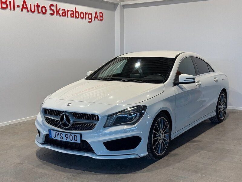 Vit Begagnad 2015 Mercedes CLA220 AMG Sedan | 159 500 kr (Bra pris) - Bild 1/4