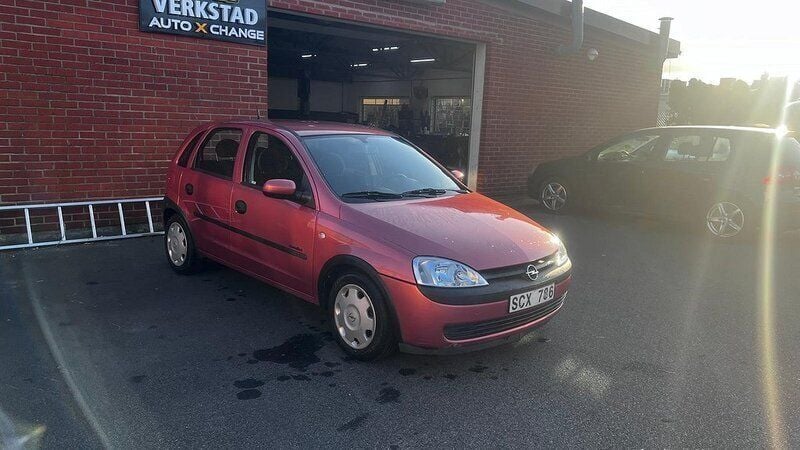 Begagnad Opel Corsa 75 HK (55 kW) 2000 Röd Halvkombi