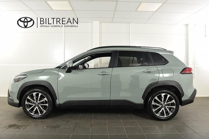 Begagnad Toyota Corolla Cross Style 197 HK (144 kW) 2023 Grön SUV