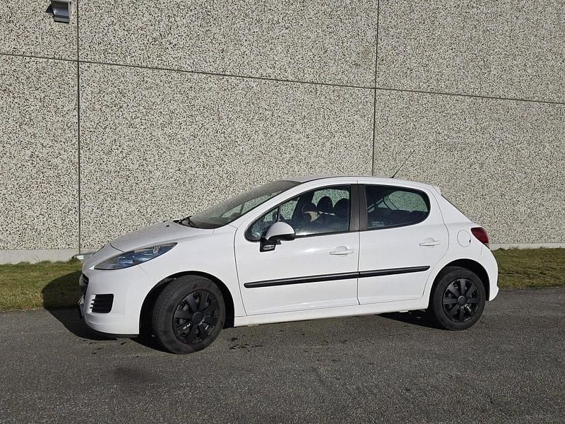 Vit Begagnad 2010 Peugeot 207 Halvkombi | 28 000 kr (Bra pris) - Bild 1/4