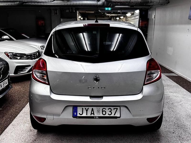Begagnad Renault Clio R.S. 75 HK (55 kW) 2009 Silver Halvkombi