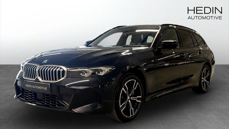 Svart (grey) Begagnad 2024 BMW 330e Comfort Edition Kombi | 568 700 kr (Lite dyr) - Bild 1/4