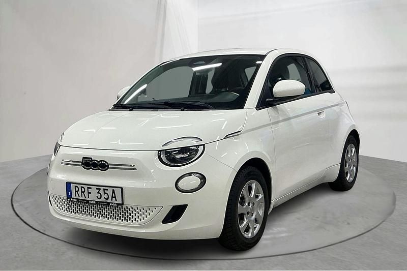 Vit Begagnad 2022 Fiat 500e | 159 000 kr (Superpris) - Bild 1/4